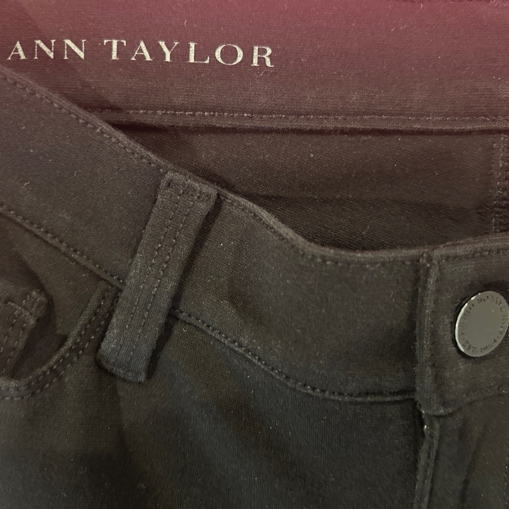 Ann Taylor Women’s Jean-style pants, black size 4